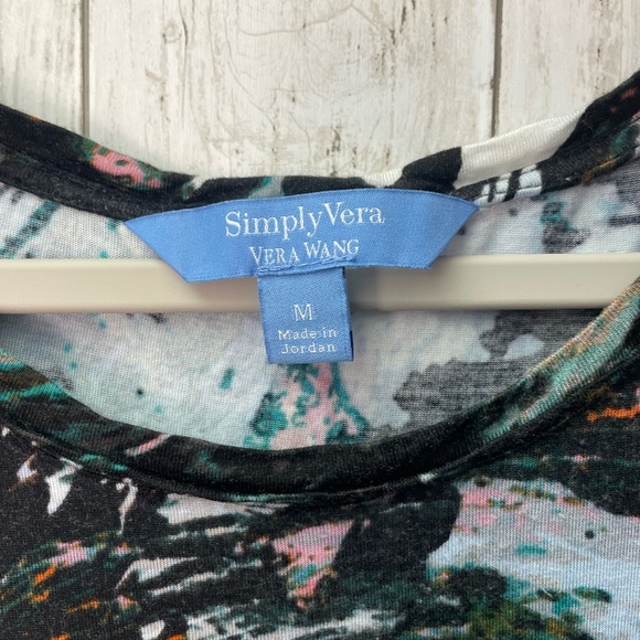 Simply Vera Vera Wang Green Black Graphic T-Shirt size medium - Picture 2 of 6